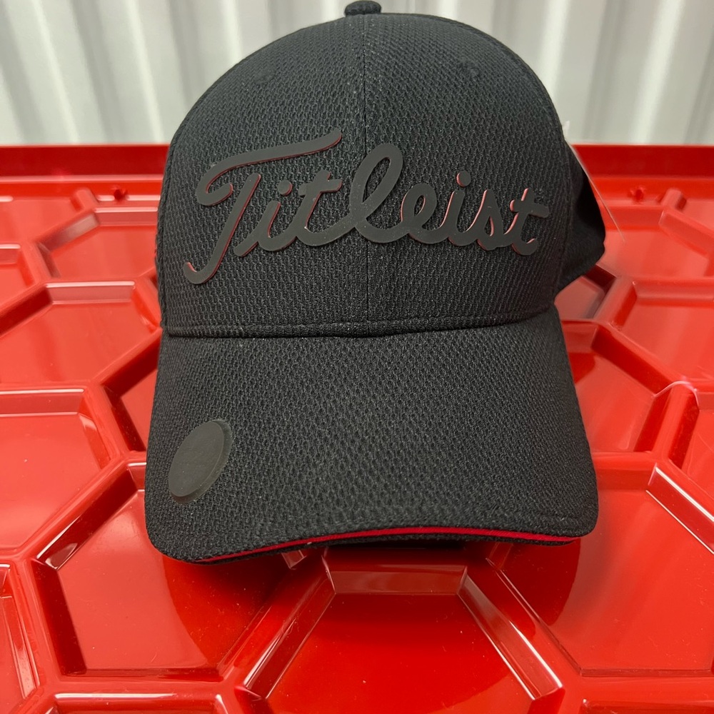 Titleist Black Cap